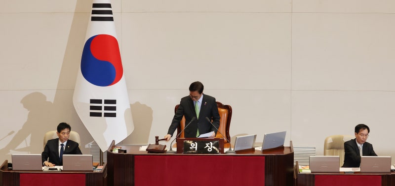 탄핵소추안 부결, 한국 경제에 닥친 총체적 위기