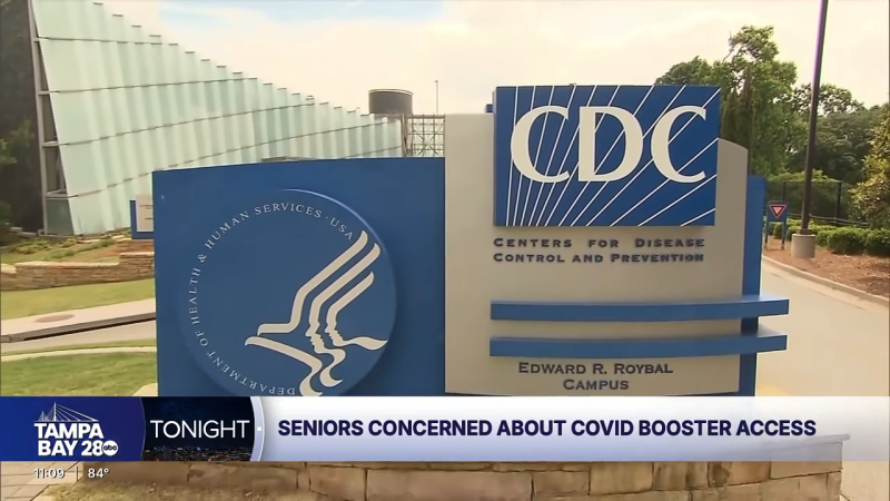 고령자들 미국 CDC의 COVID (코로나 백신) 부스터 결정 기다려