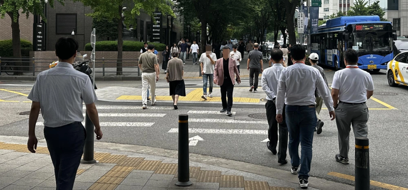 AI시대의 역설…빠릿빠릿 ‘이 대리’ 지고 경험 많은 ‘김 부장’ 뜬다